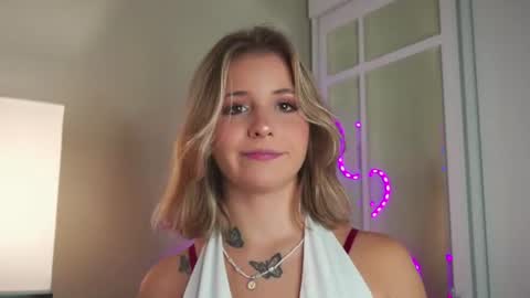 Lina  online show from August 6, 7:32 pm