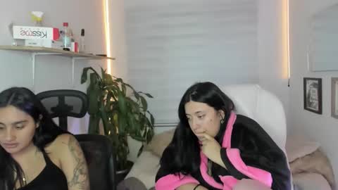 Snapshot of celeste_bonnet1 chatting on October 10, 10:47 pm celeste_bonnet1 online show from October 10, 10:47 pm