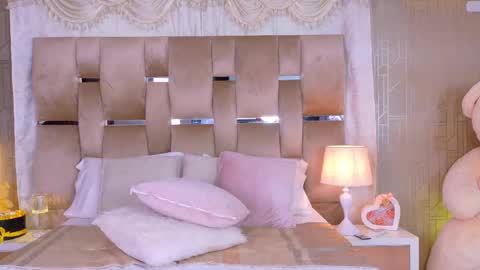   online show from April 22, 8:39 pm