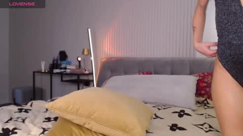 Snapshot of celin_summer chatting on March 1, 6:32 pm Celin online show from March 1, 6:32 pm