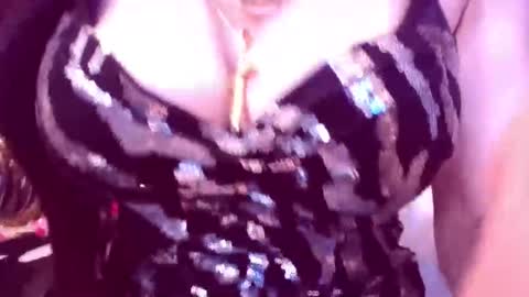 Cerise online show from June 11, 2:53 am
