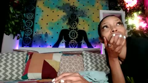 Snapshot of chaneel_ chatting on December 28, 8:04 pm Chanel M. online show from December 28, 8:04 pm