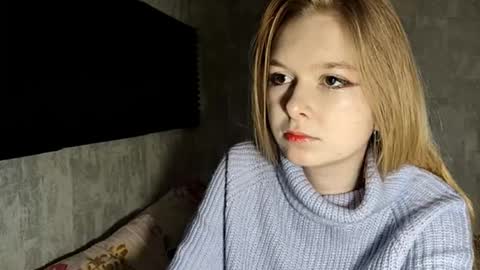 Lia online show from December 19, 8:06 am