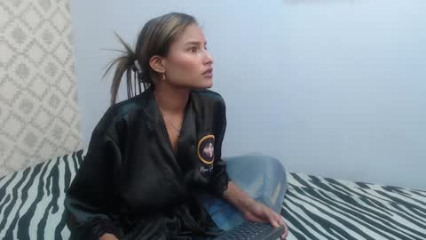 Snapshot of chantal_taylor_ chatting on January 10, 12:04 pm Raquel  online show from January 10, 12:04 pm