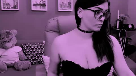 The Queen online show from May 1, 10:35 pm
