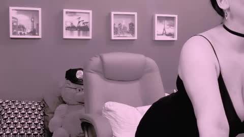The Queen online show from May 25, 9:58 pm