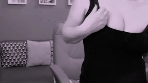 The Queen online show from January 26, 8:02 pm