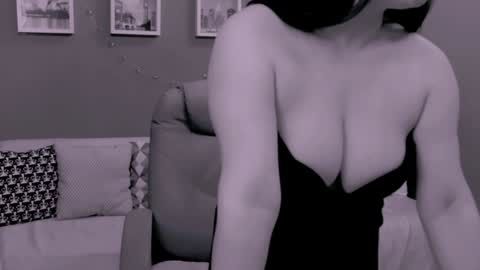 The Queen online show from January 12, 2:41 pm