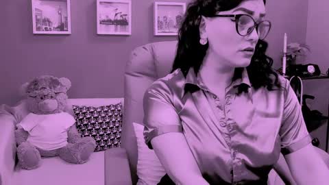 The Queen online show from April 30, 6:35 pm