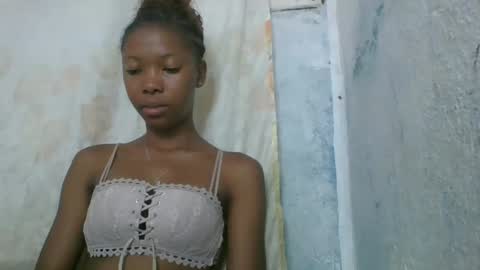 chariola0101 online show from February 13, 11:58 pm