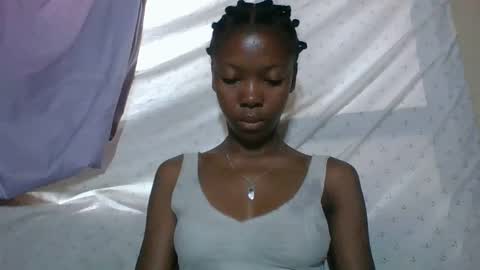 chariola0101 online show from March 4, 10:38 pm