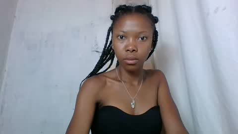 chariola0101 online show from January 24, 12:52 am