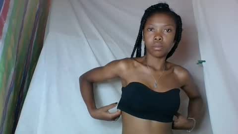 chariola0101 online show from January 25, 11:43 pm