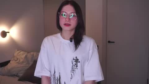 Mia online show from March 22, 6:36 pm