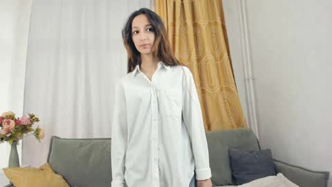 Yumi online show from April 22, 8:11 am