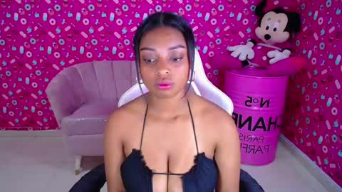 Snapshot of charlote_fun_a chatting on January 24, 8:32 pm Charlote online show from January 24, 8:32 pm