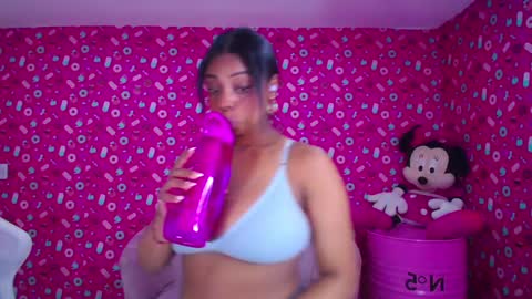 Snapshot of charlote_fun_a chatting on February 5, 8:35 pm Charlote online show from February 5, 8:35 pm