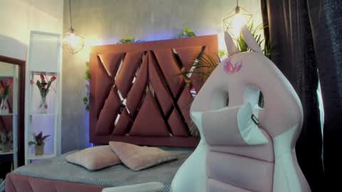 Charlotte online show from January 4, 7:02 pm