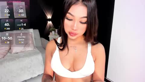 Snapshot of charlotte_es chatting on January 3, 12:30 pm Charlotte online show from January 3, 12:30 pm