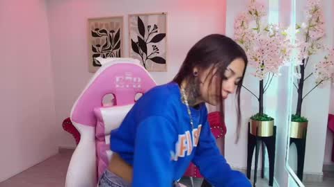 Charlotte online show from April 23, 11:39 am