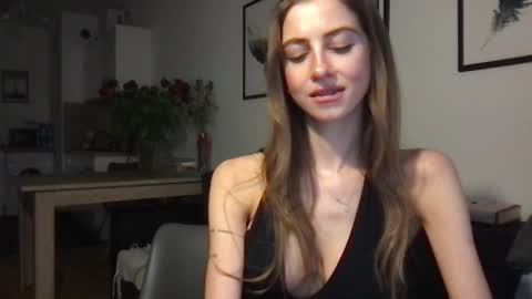 Snapshot of charlotte_roche chatting on February 19, 3:27 pm Charlotte Roche online show from February 19, 3:27 pm
