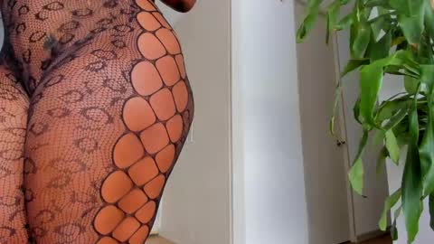 Yuli online show from April 24, 7:05 pm