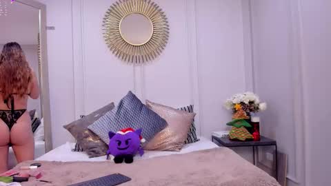 charlottebrownn_ online show from December 17, 5:00 am