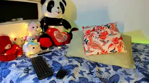 charlottee07 online show from March 20, 2:38 am