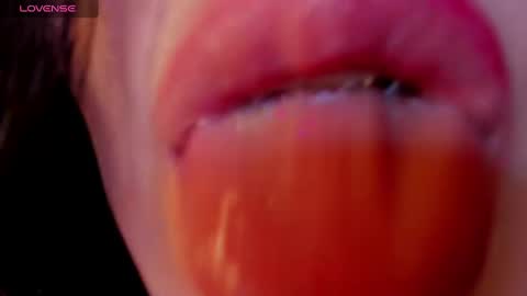 Snapshot of charlottemeyerr chatting on December 20, 8:01 pm charlot online show from December 20, 8:01 pm