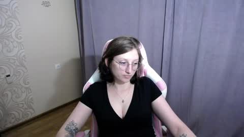 Laura online show from May 17, 7:24 pm