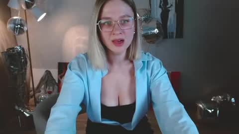 Michelle  online show from April 21, 2:51 am