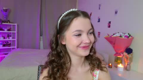 Snapshot of charming_bliss chatting on October 16, 3:47 pm Kaylee online show from October 16, 3:47 pm