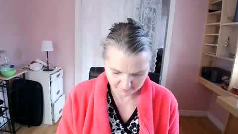 chealsiek online show from April 23, 12:29 pm