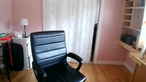 chealsiek online show from April 24, 3:59 pm