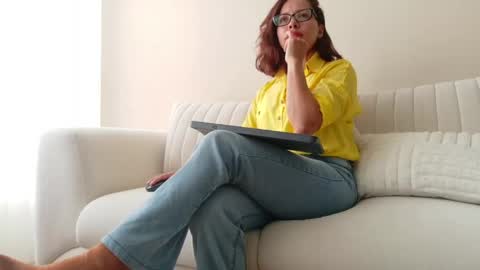 Regina Phalange online show from April 24, 8:33 pm