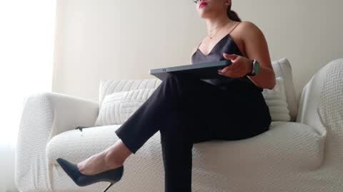 Regina Phalange online show from April 27, 4:15 pm