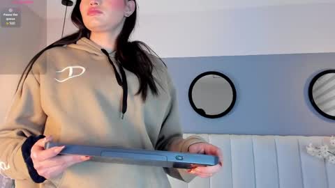 chelsea_bolton_ online show from April 24, 12:30 pm