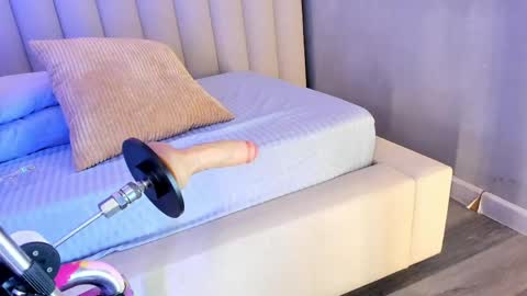 C H E R R Y  online show from April 24, 12:30 pm