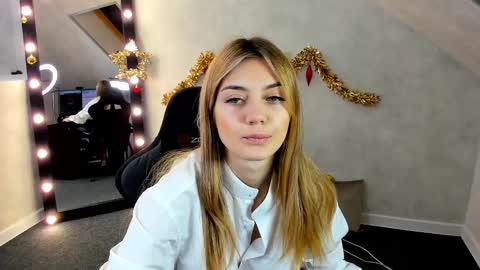 Snapshot of cherry_pr1ce chatting on January 8, 12:28 am cherry_pr1ce online show from January 8, 12:28 am
