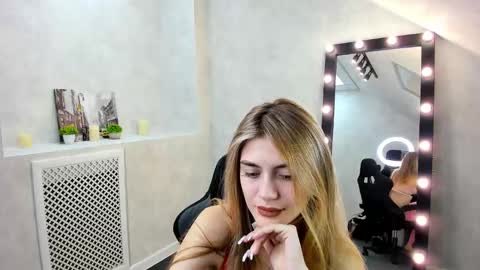 Snapshot of cherry_pr1ce chatting on December 13, 1:37 am cherry_pr1ce online show from December 13, 1:37 am