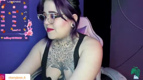 Snapshot of cherrybom_ chatting on December 15, 8:19 am dayis independent model online show from December 15, 8:19 am