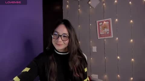 Snapshot of cherrybom_ chatting on February 21, 6:26 pm dayis independent model online show from February 21, 6:26 pm