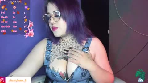 Snapshot of cherrybom_ chatting on December 6, 4:25 am dayis independent model online show from December 6, 4:25 am