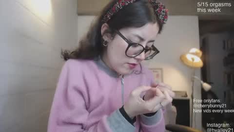 Sarah Prez online show from April 17, 8:49 am