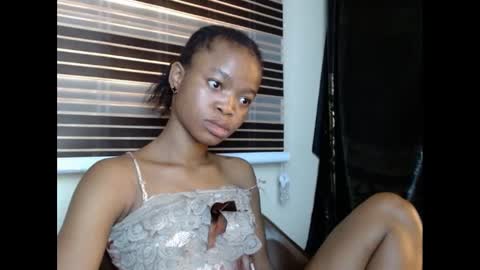 Snapshot of cherryxpussy chatting on February 18, 7:21 am cherryxpussy online show from February 18, 7:21 am
