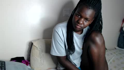 chichie_ online show from July 29, 7:52 am