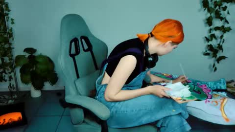Snapshot of chillsnail_bro chatting on October 18, 6:05 am Bella online show from October 18, 6:05 am