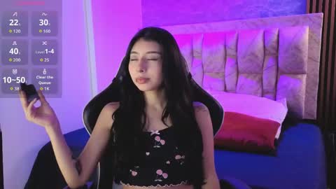 chloe_bluee_ online show from April 22, 11:07 am