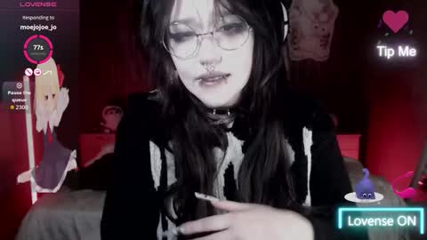 Snapshot of chloe_crystall_killer chatting on October 6, 8:20 am chloe_crystall_killer online show from October 6, 8:20 am