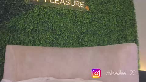 Snapshot of chloe_dee_ chatting on October 19, 5:15 pm Chloe online show from October 19, 5:15 pm